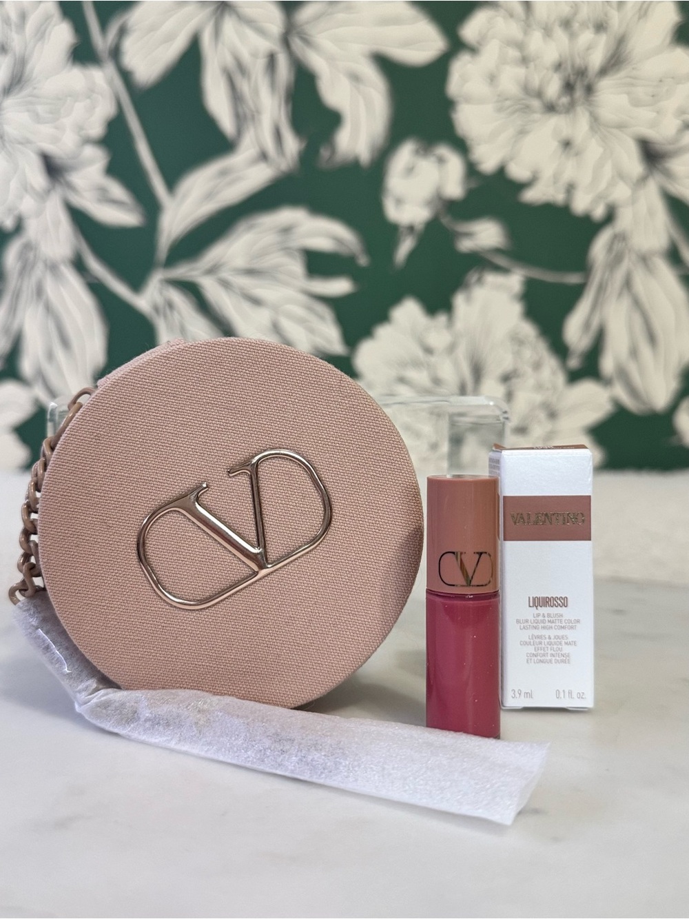 Valentino Pink 109R Liquid Lip Color and Matching Pouch NEW